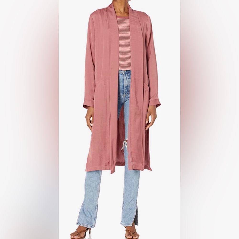 Cupcakes and Cashmere Farley Tumbled Stain Duster in rose